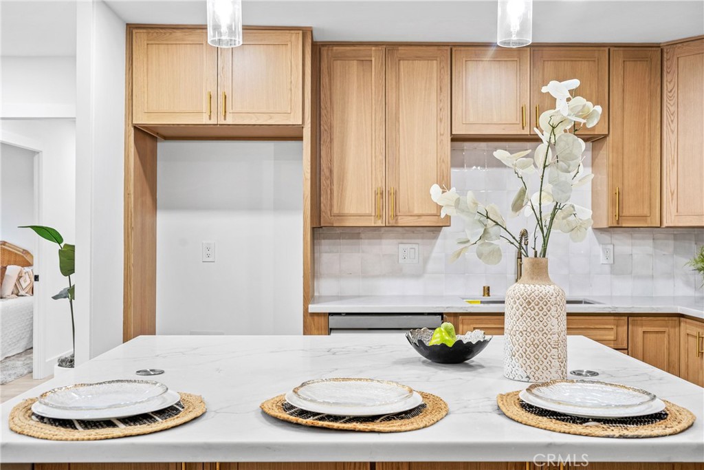 23552 Los Grandes Street