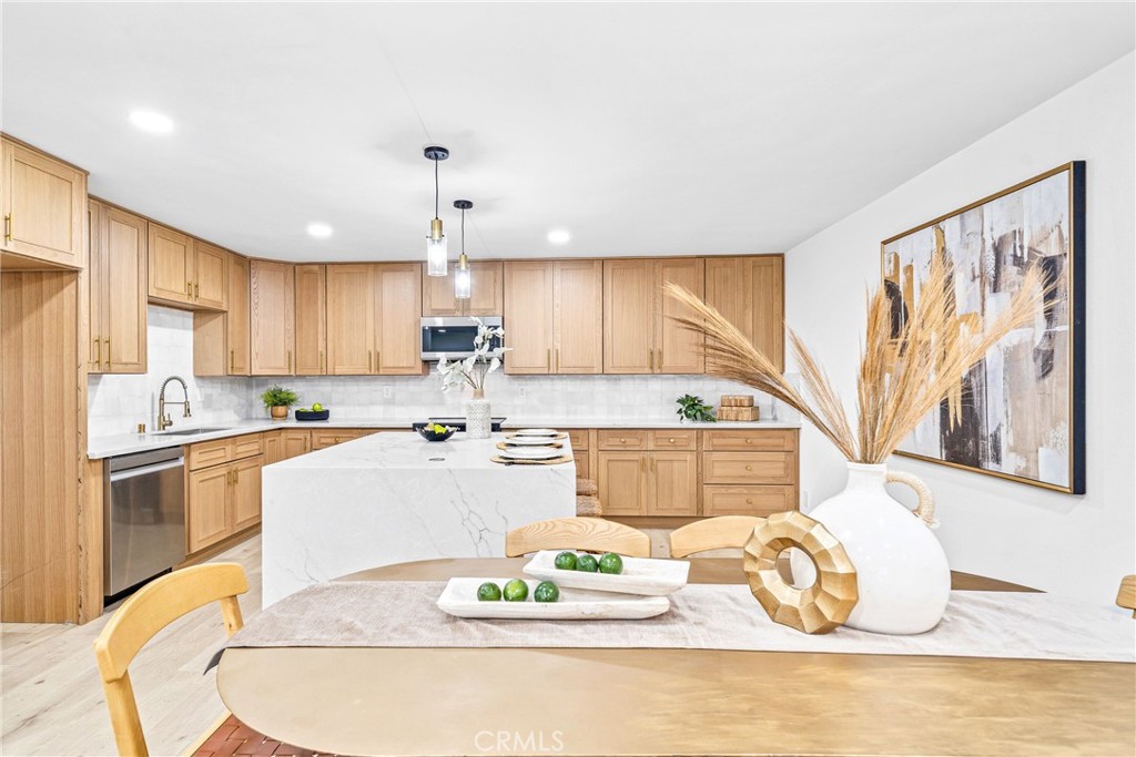 23552 Los Grandes Street