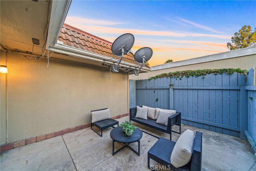 23552 Los Grandes Street