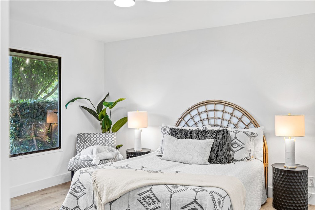 23552 Los Grandes Street