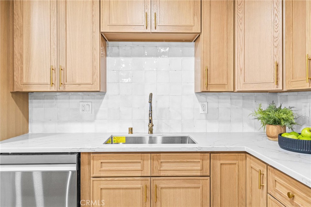 23552 Los Grandes Street