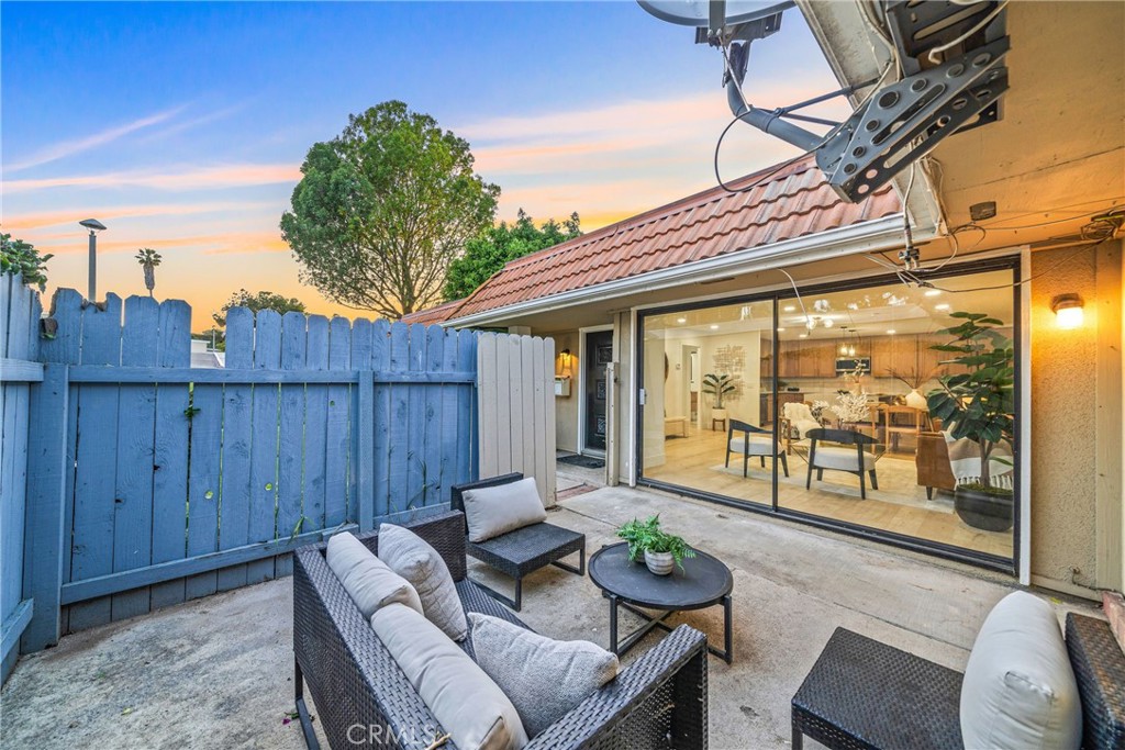 23552 Los Grandes Street