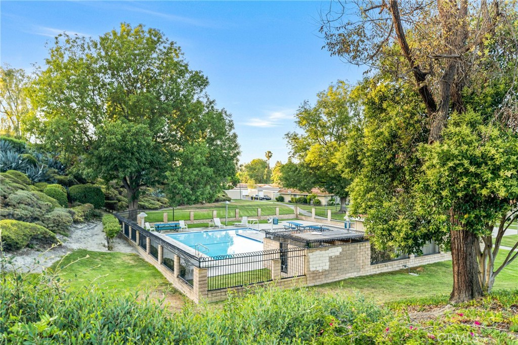 23552 Los Grandes Street