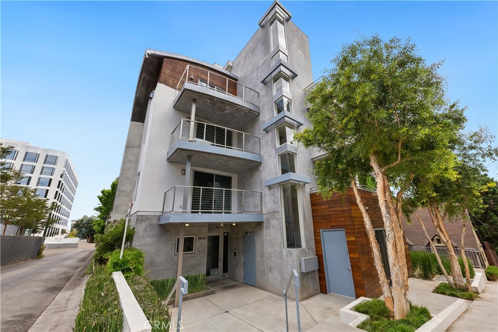 1014 Larrabee Street