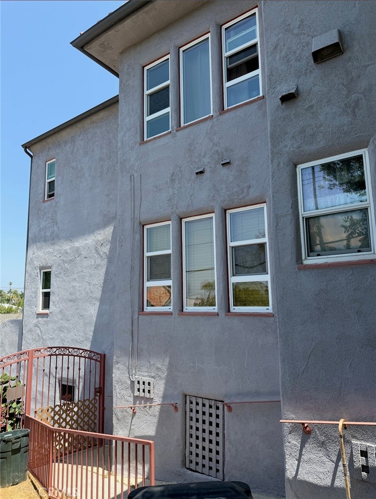1574 S Curson Avenue
