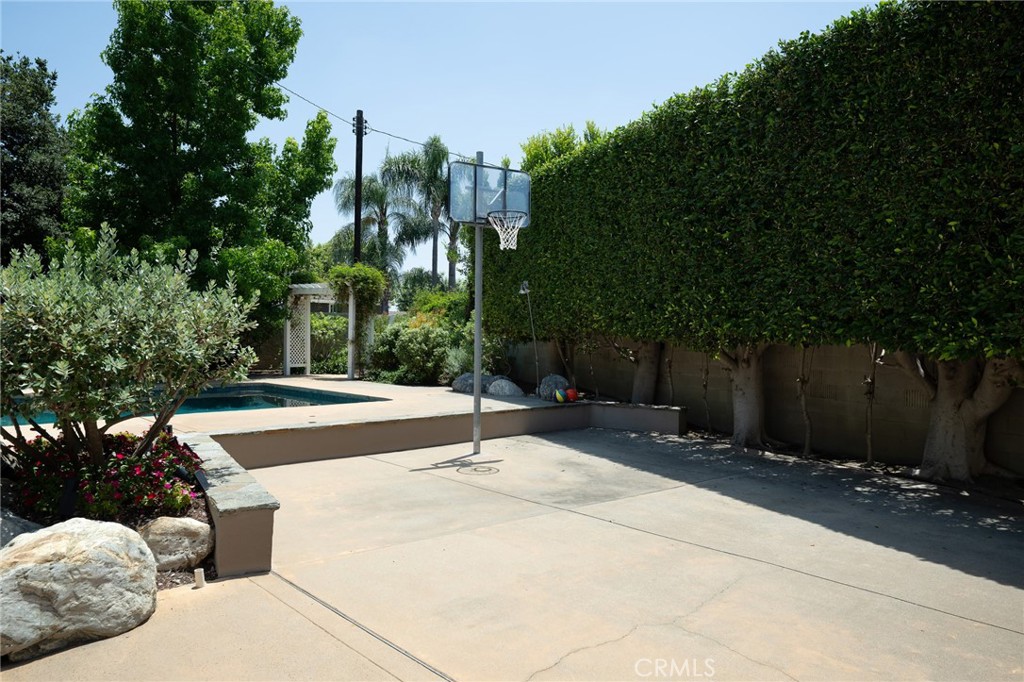 9642 James Circle
