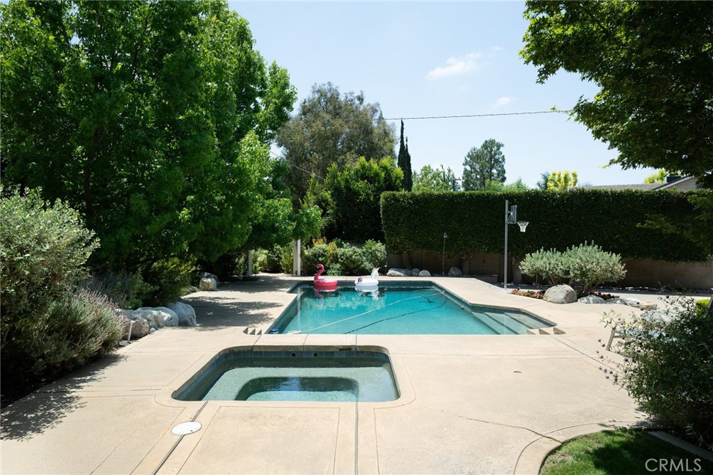 9642 James Circle