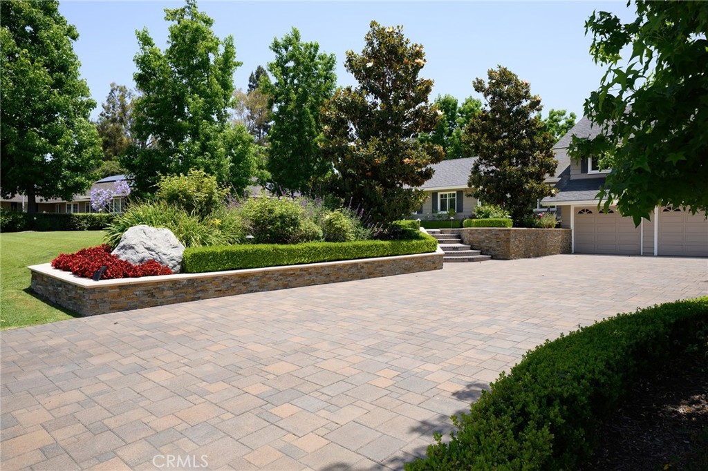 9642 James Circle
