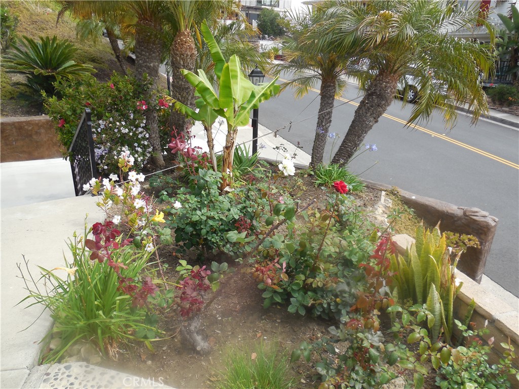 201 S La Esperanza R1