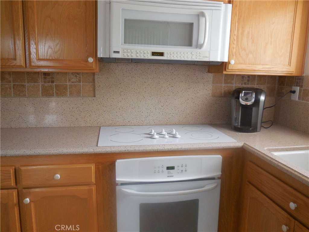 201 S La Esperanza R1