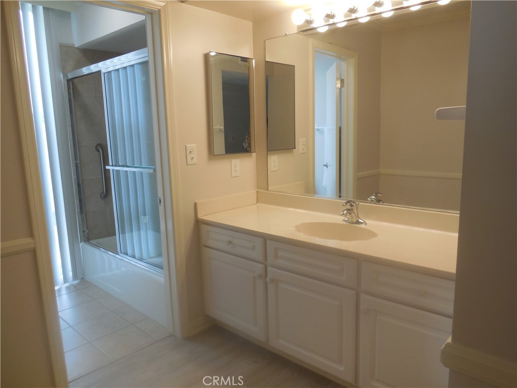 201 S La Esperanza R1