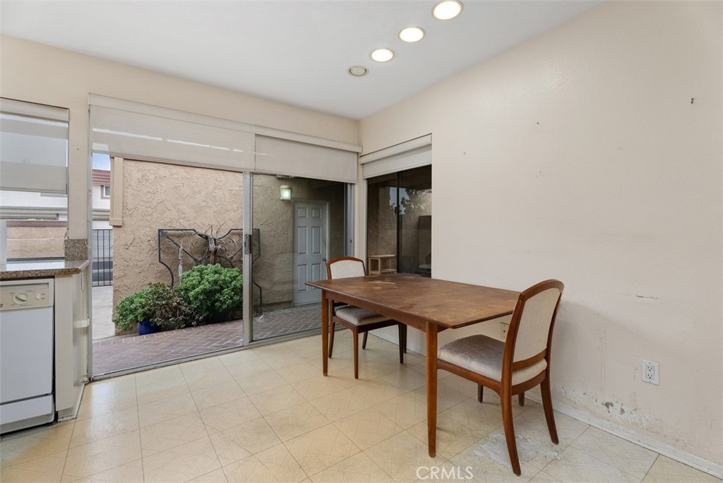 6814 Southampton Drive