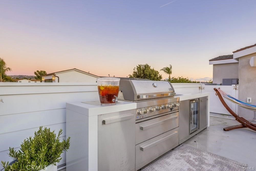 1508 E Balboa Boulevard