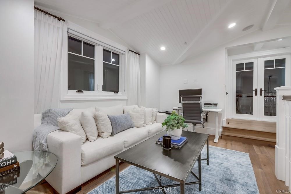 1508 E Balboa Boulevard