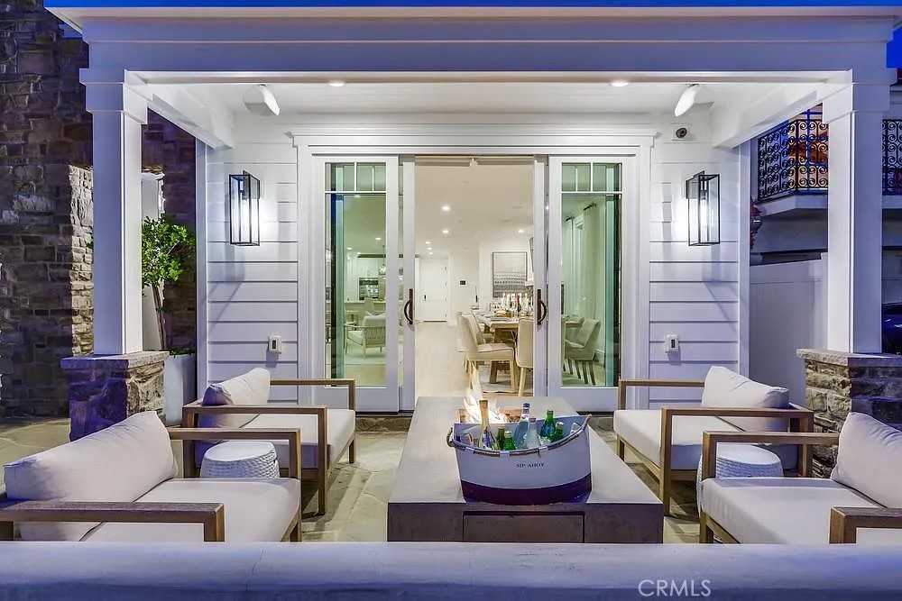 1508 E Balboa Boulevard