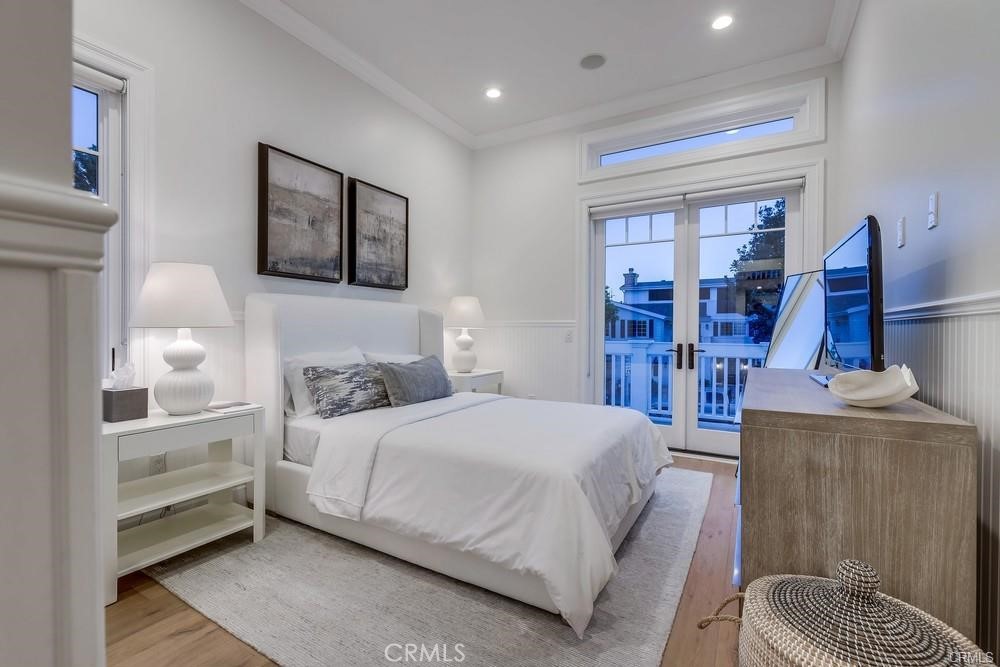 1508 E Balboa Boulevard