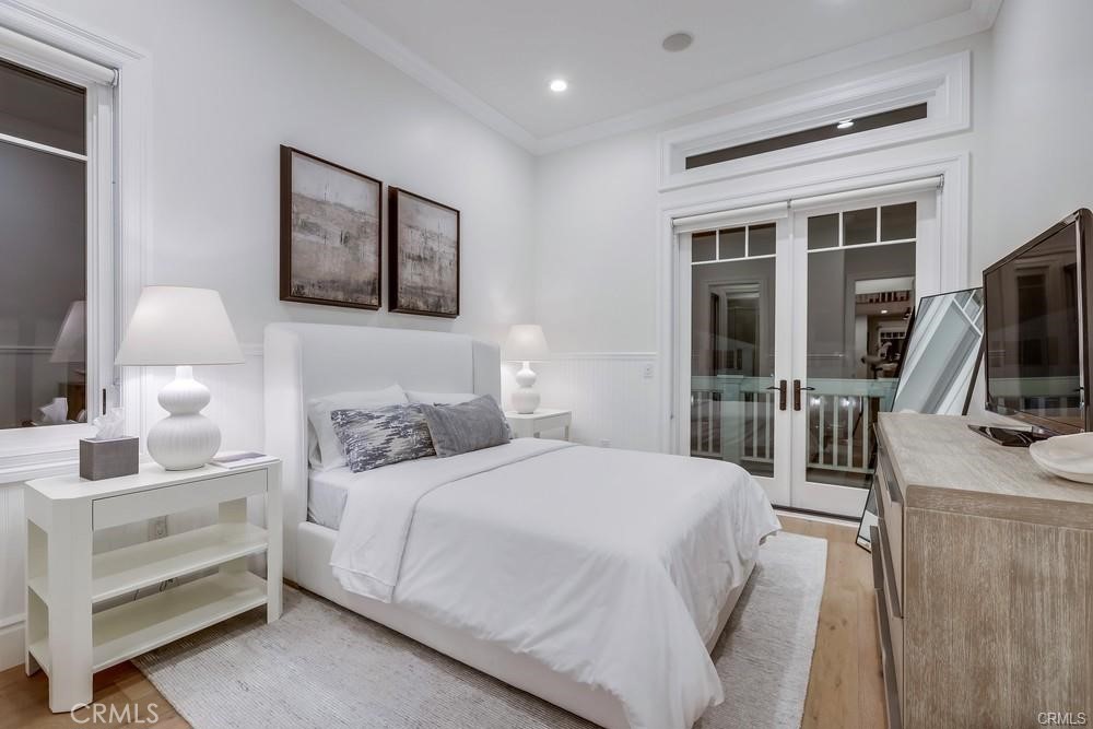 1508 E Balboa Boulevard