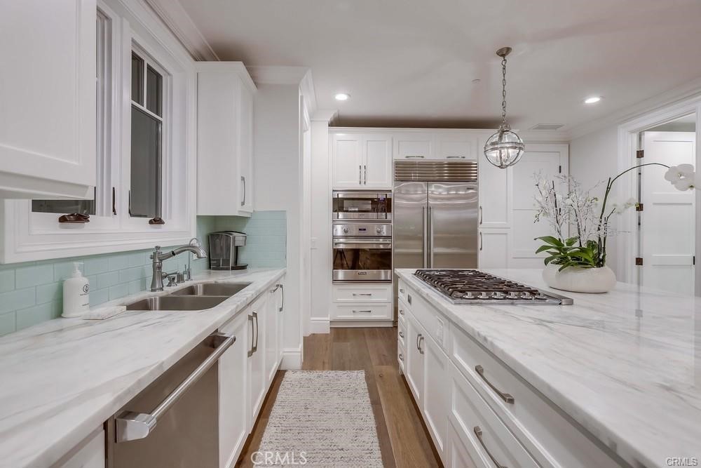 1508 E Balboa Boulevard