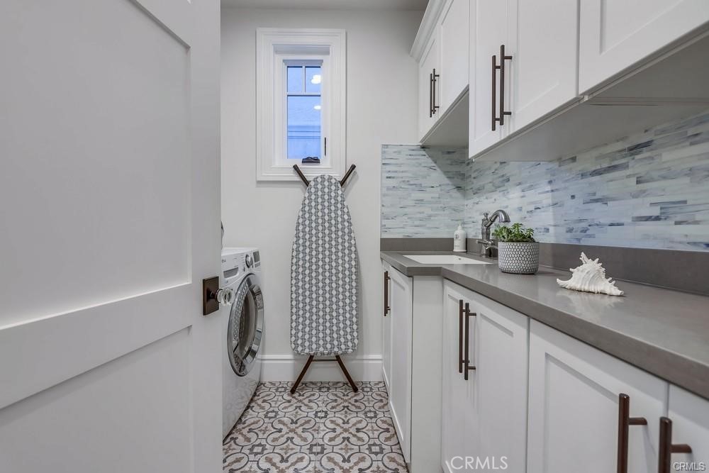 1508 E Balboa Boulevard