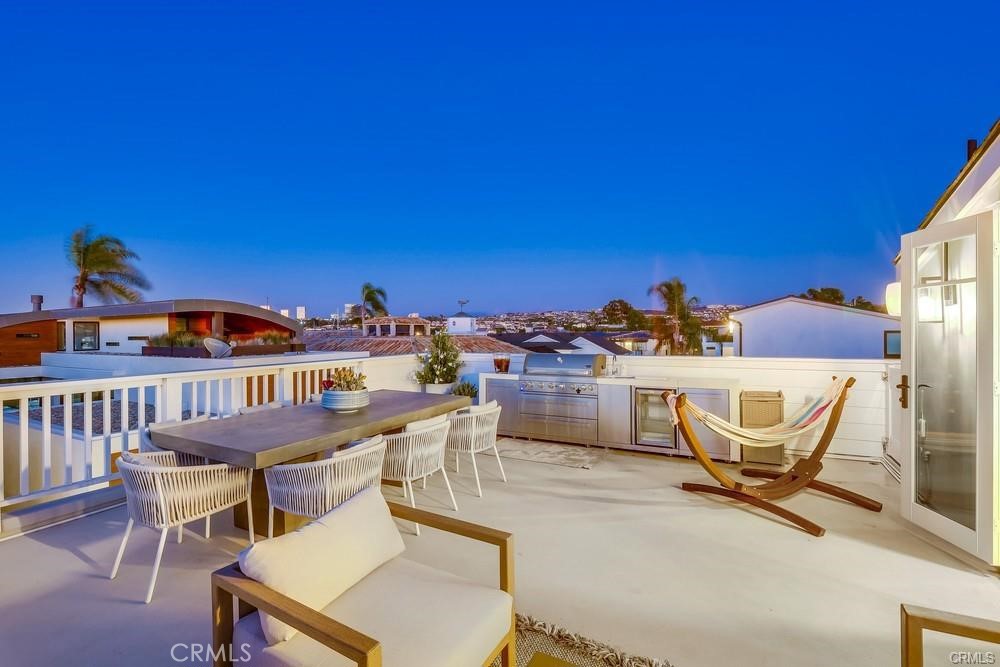 1508 E Balboa Boulevard