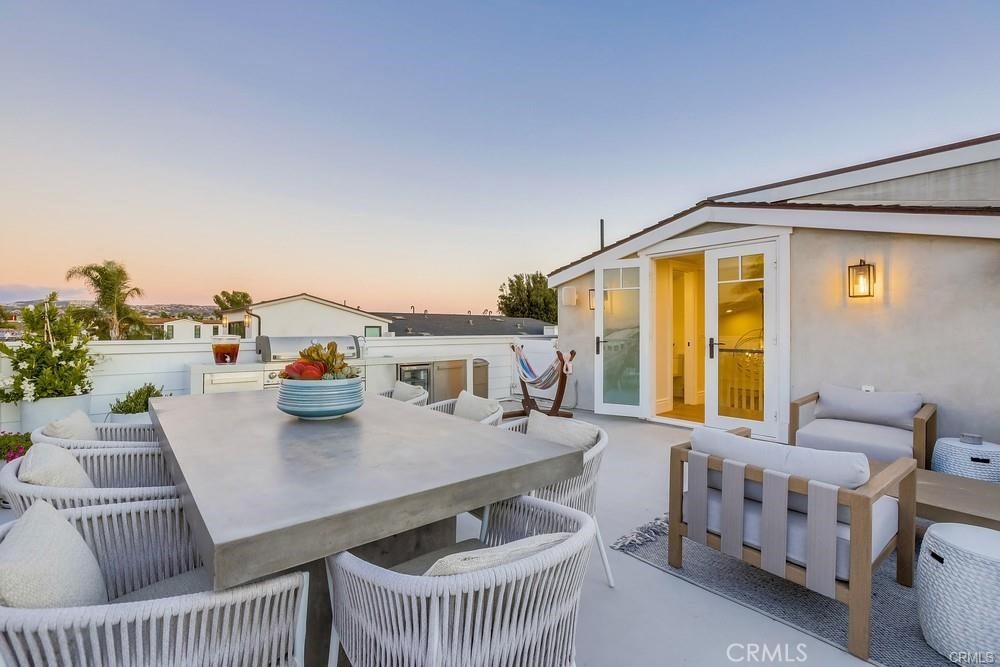 1508 E Balboa Boulevard