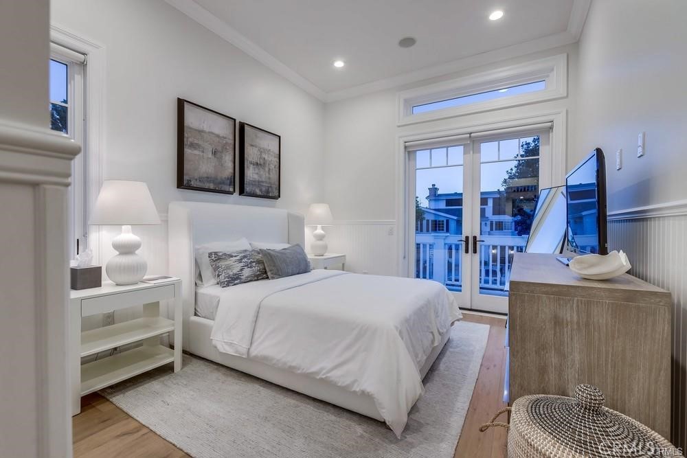 1508 E Balboa Boulevard