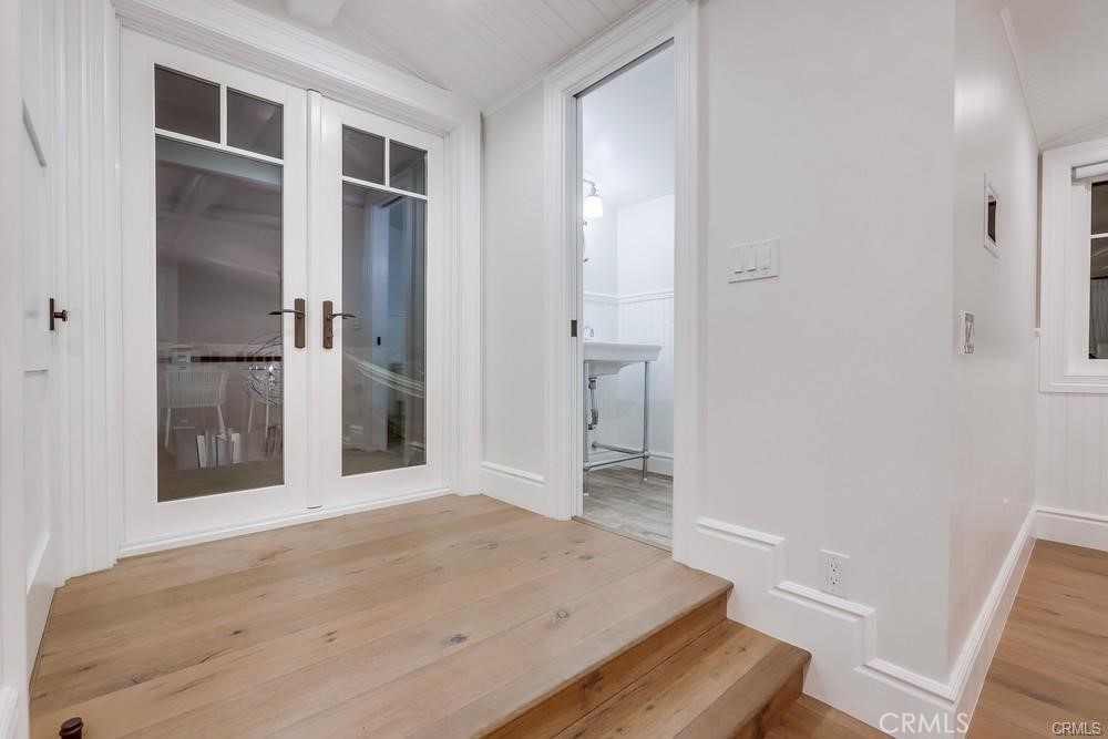 1508 E Balboa Boulevard