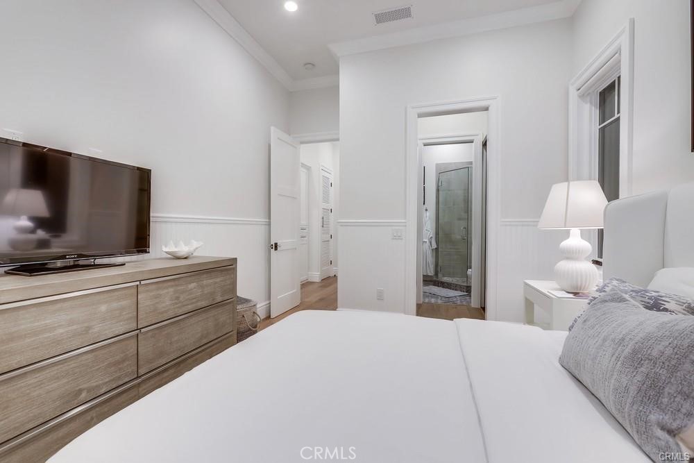 1508 E Balboa Boulevard