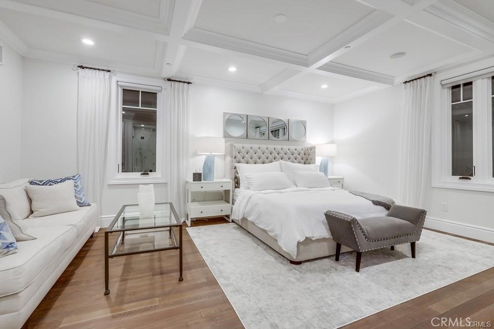 1508 E Balboa Boulevard