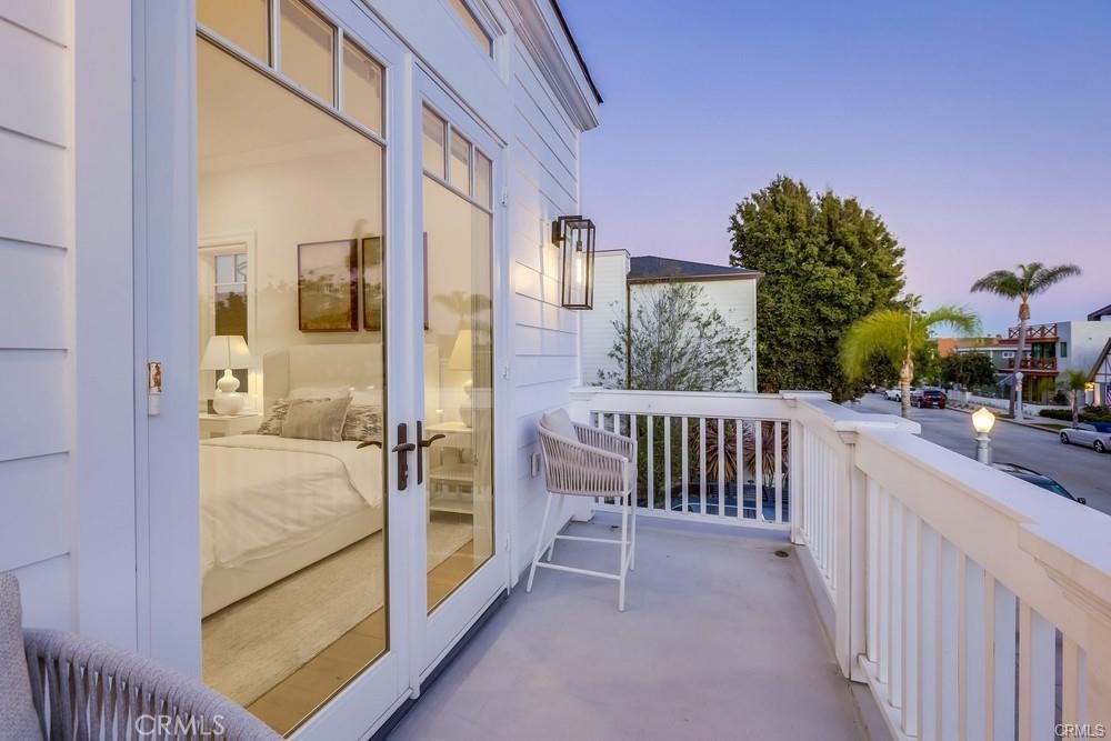 1508 E Balboa Boulevard