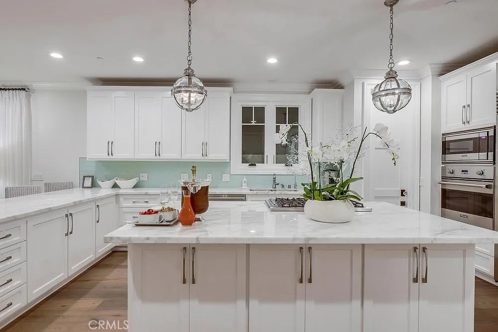 1508 E Balboa Boulevard