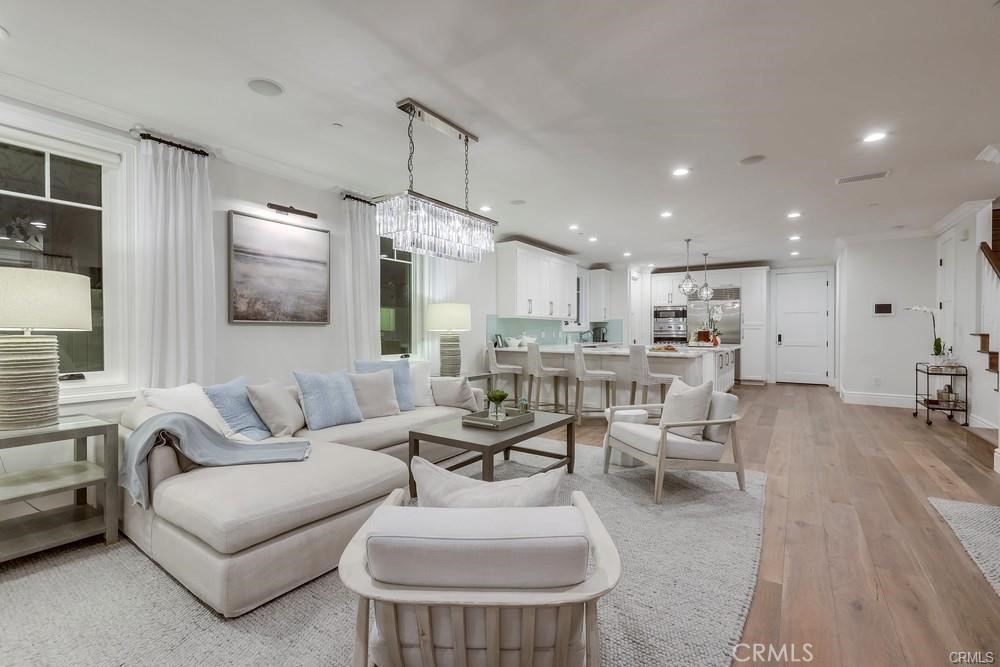 1508 E Balboa Boulevard