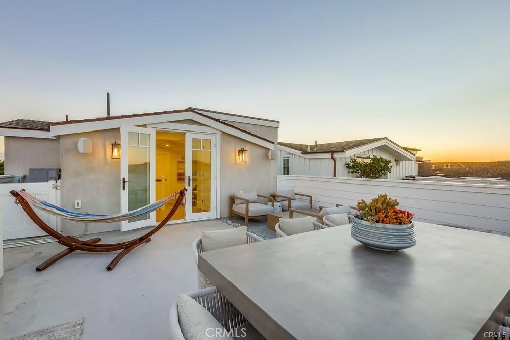 1508 E Balboa Boulevard