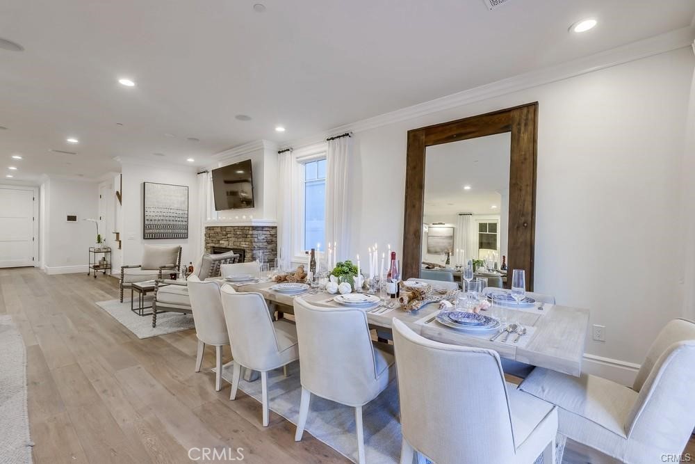 1508 E Balboa Boulevard