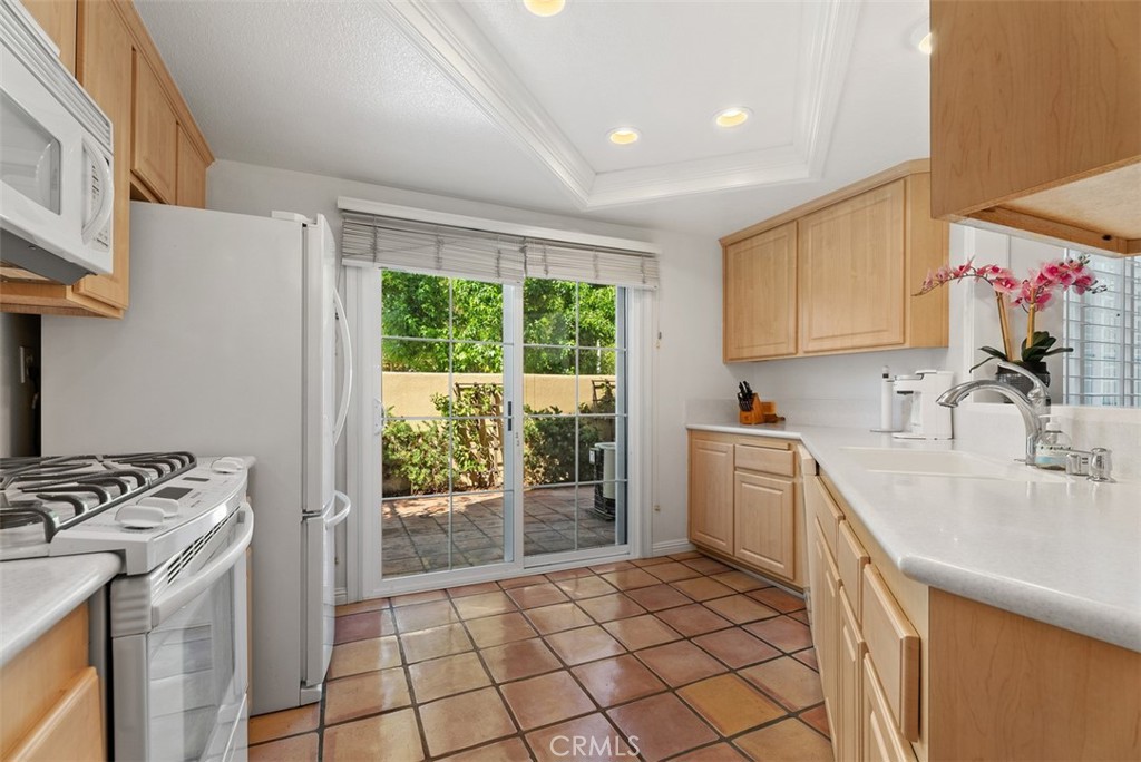 2303 Paseo Circulo