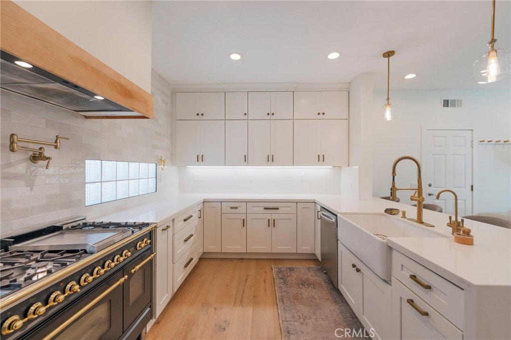 404 Goldenwest Street