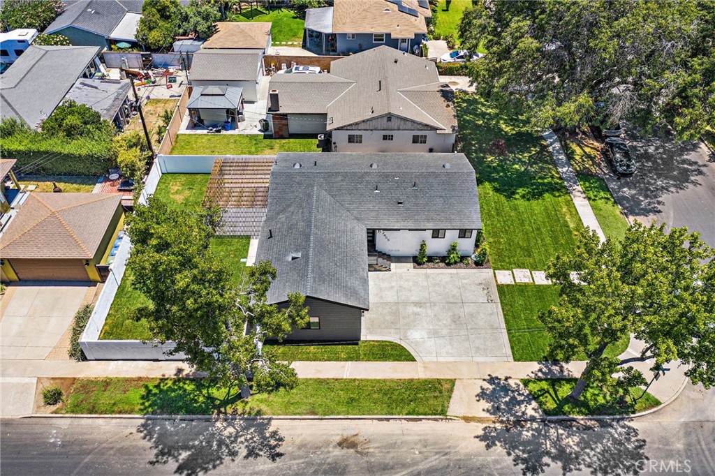 2405 Larchmont Avenue