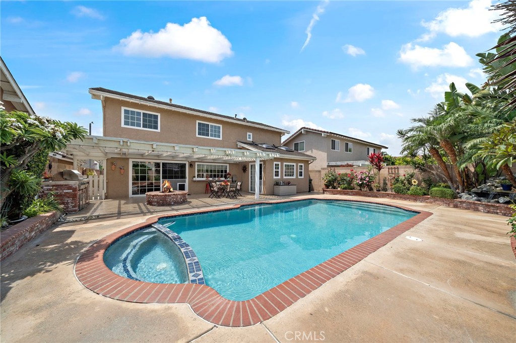 10667 La Bahia Avenue