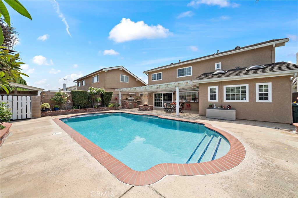 10667 La Bahia Avenue