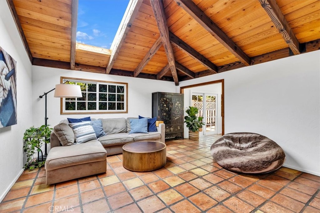 210 W Avenida Gaviota