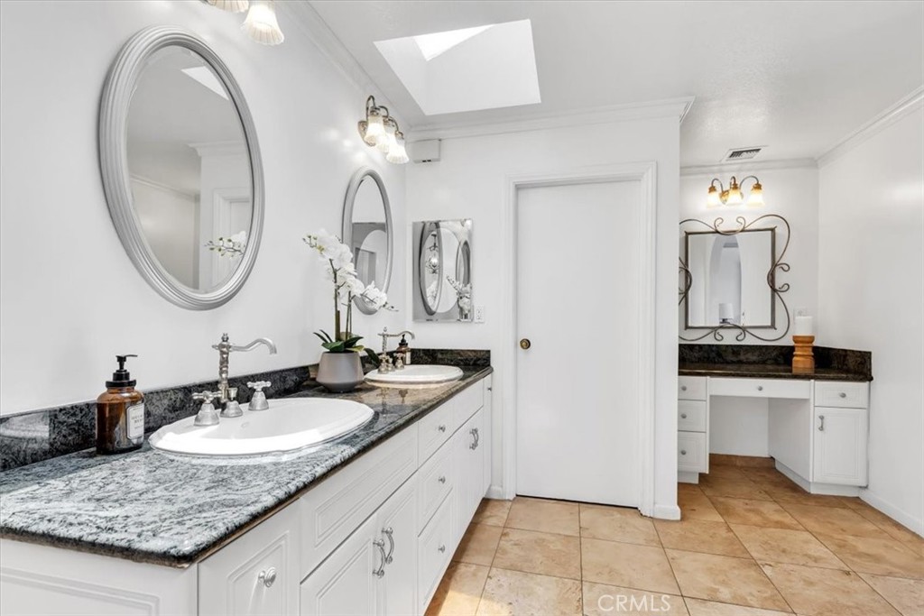 210 W Avenida Gaviota