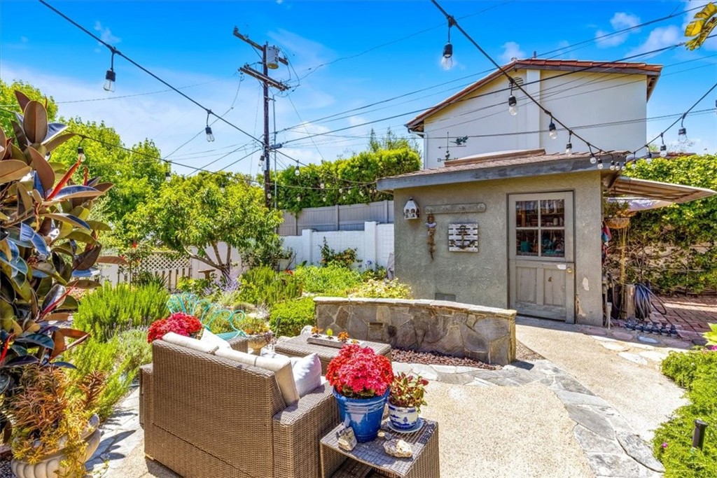 210 W Avenida Gaviota