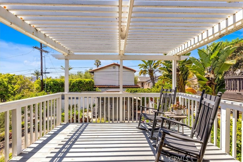 210 W Avenida Gaviota