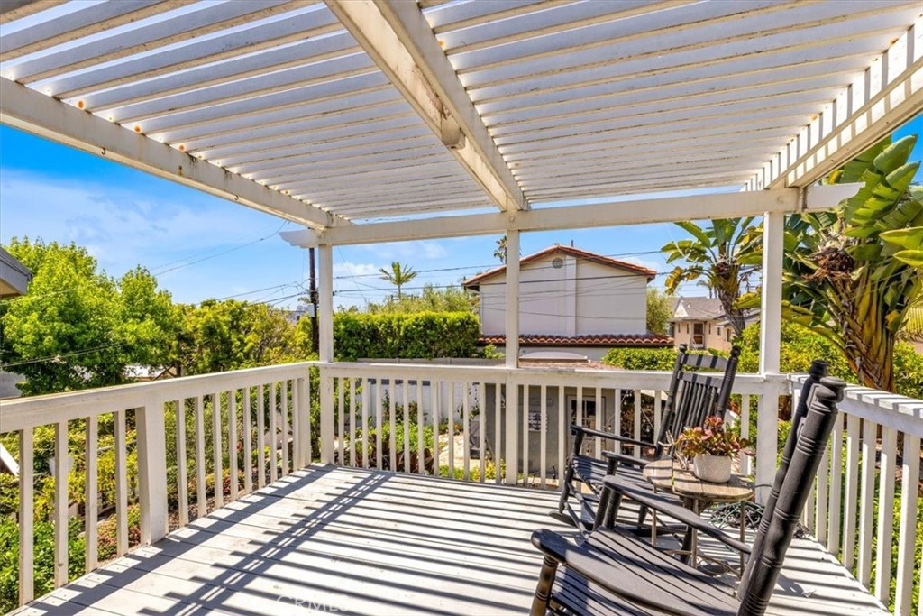 210 W Avenida Gaviota