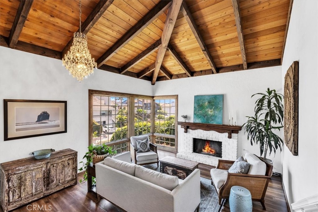 210 W Avenida Gaviota