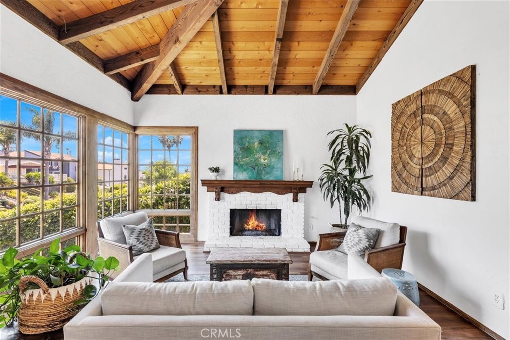 210 W Avenida Gaviota