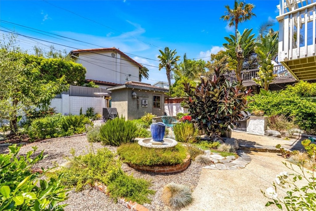210 W Avenida Gaviota