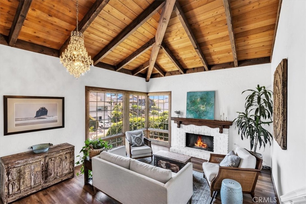 210 W Avenida Gaviota