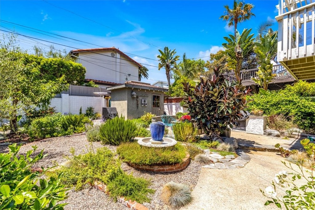 210 W Avenida Gaviota