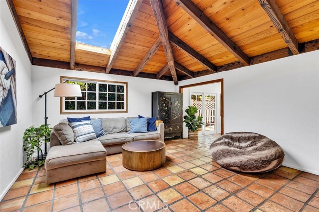 210 W Avenida Gaviota